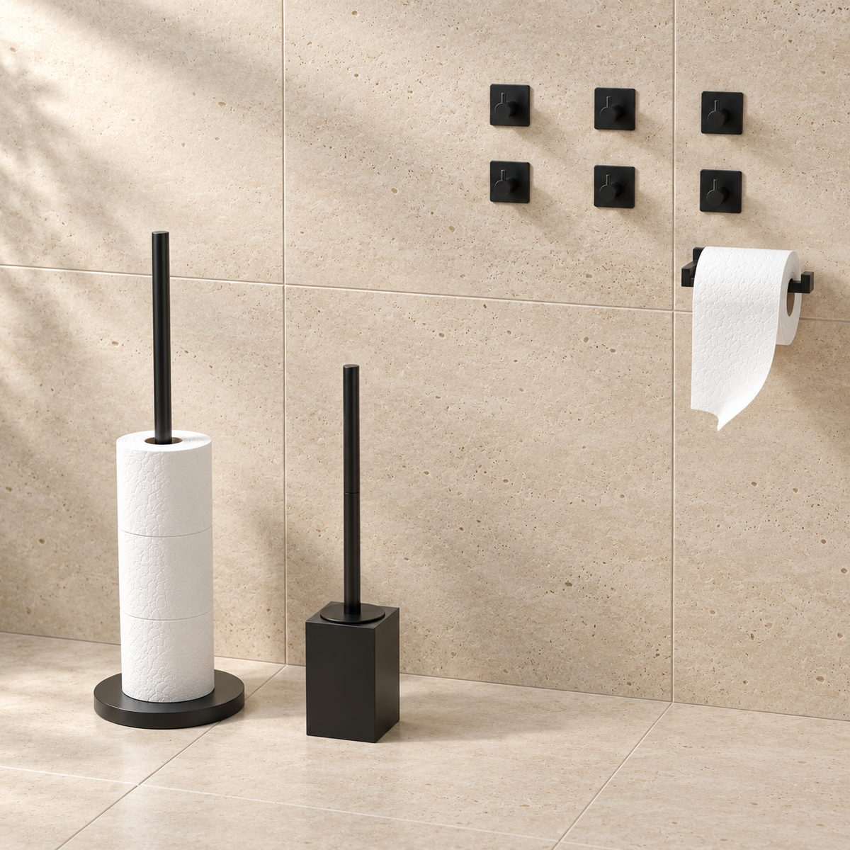 Set de Toilette Noir 4 Pièces - Porte-Rouleau de Réserve sur Pied pour 5 Rouleaux & Porte-Rouleau Suspendu - Porte-Brosse WC & Crochets Muraux