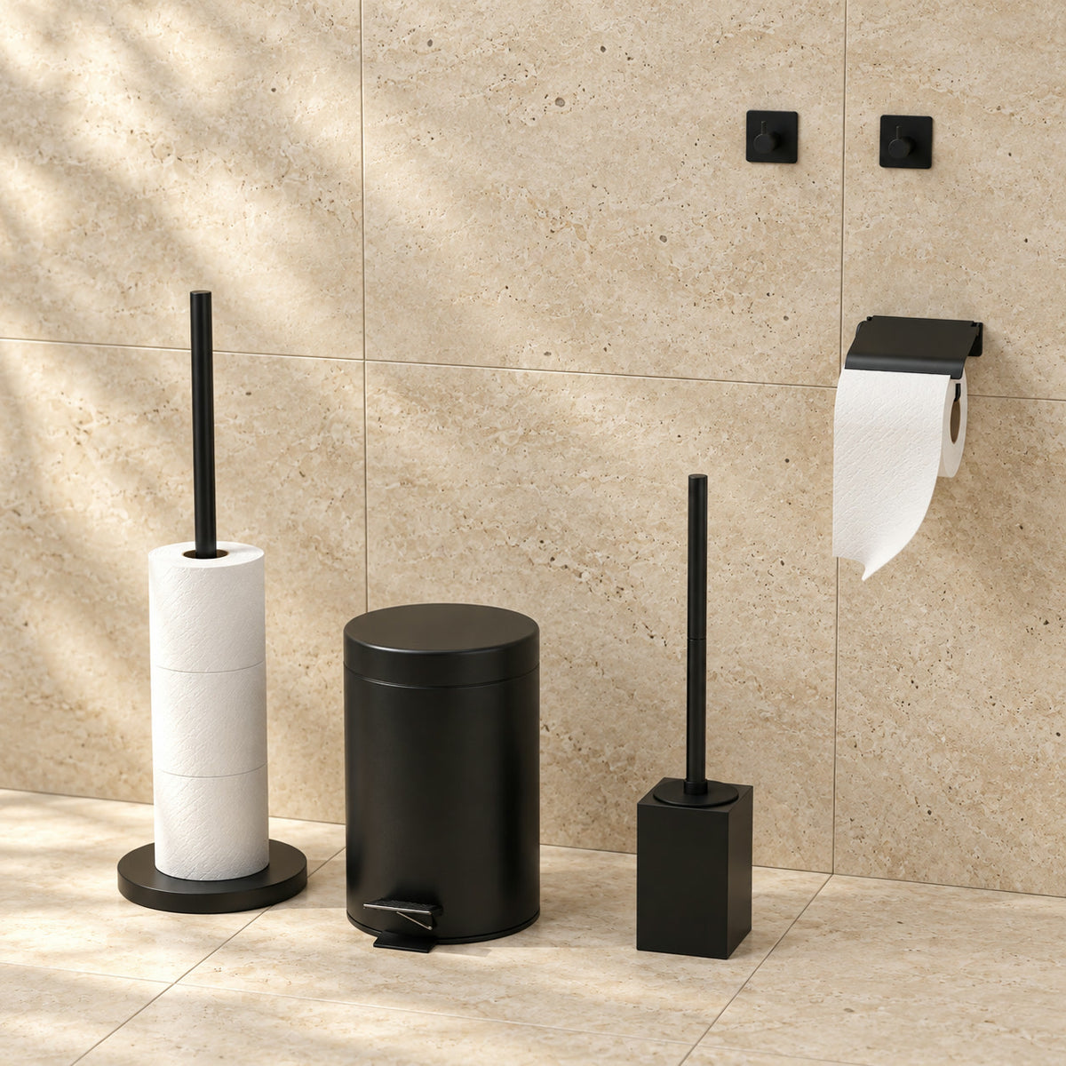 5-Delige Zwarte Vierkante Toiletset - Staande Toiletrolhouder voor 5 Rollen & Hangende Toiletrolhouder met Beschermkap - Toiletborstelhouder, Prullenbak & Muurhaken
