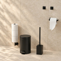 Set WC Nero Quadrato da 5 Pezzi - Portarotolo a Muro per 3 Rotoli & Portarotolo Extra Sottile Autoadesivo - Porta Scopino, Pattumiera & Ganci da Parete